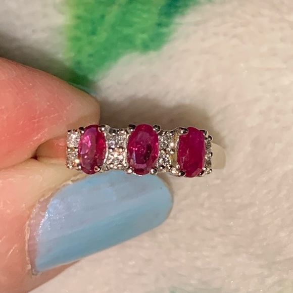 10K solid gold Ruby and Diamond Ring - Picture 6 of 15